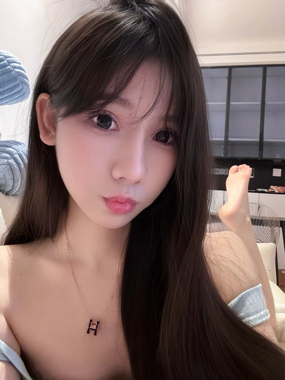 留学生约炮约爱加line：qj98877可上门