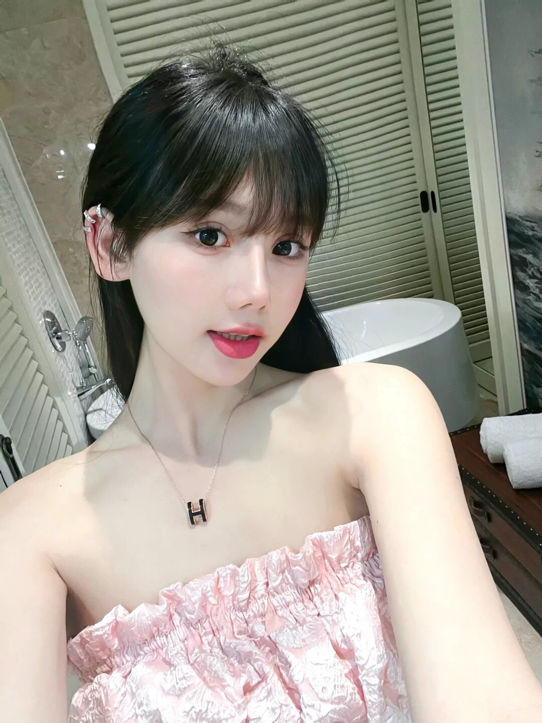 留学生约炮约爱加line：qj98877可上门