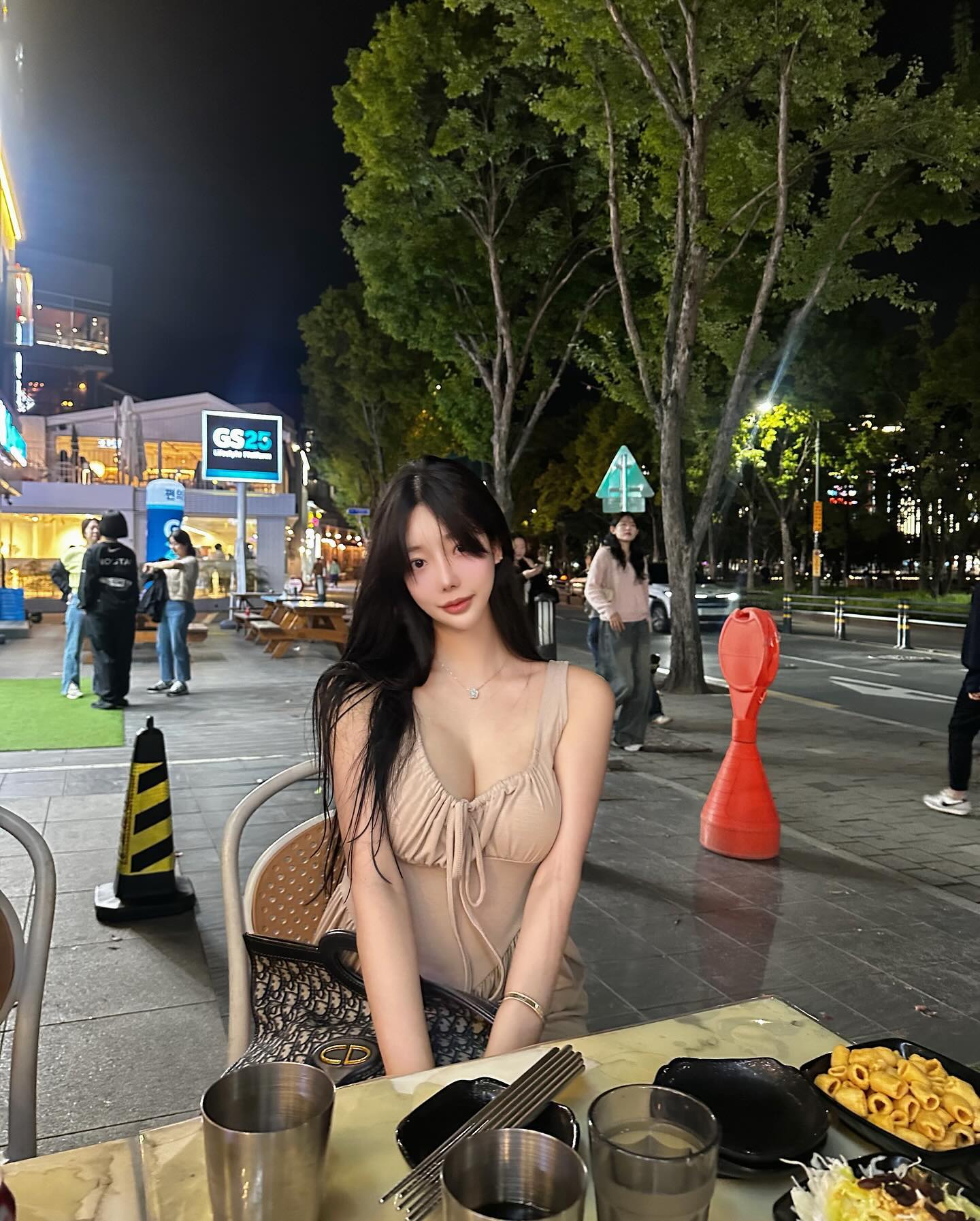 留学生约炮约爱加line:qj98877可上门