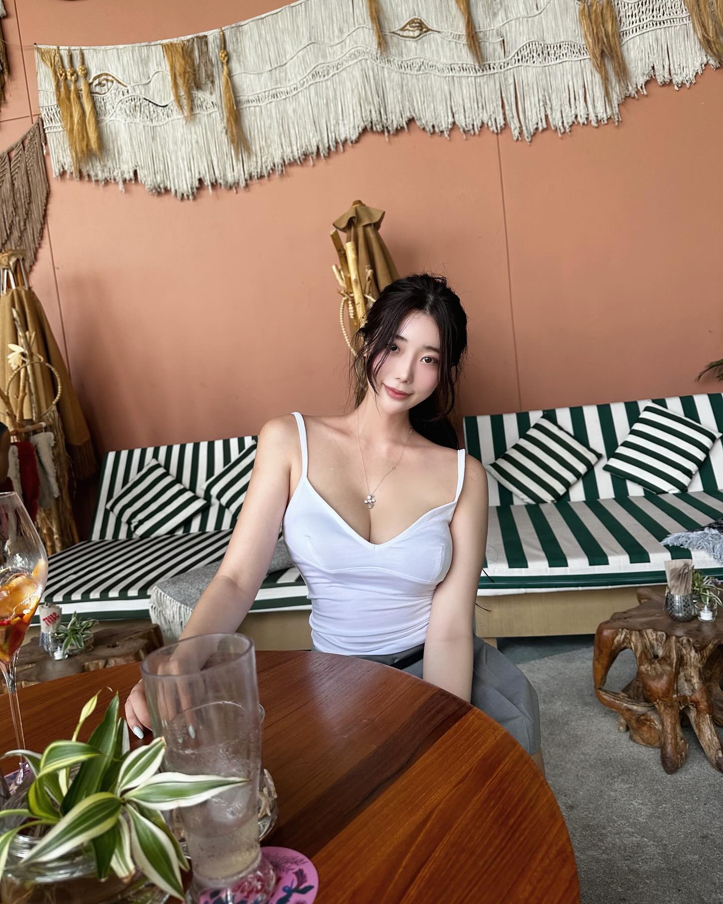 留学生约炮约爱加line：qj98877可上门