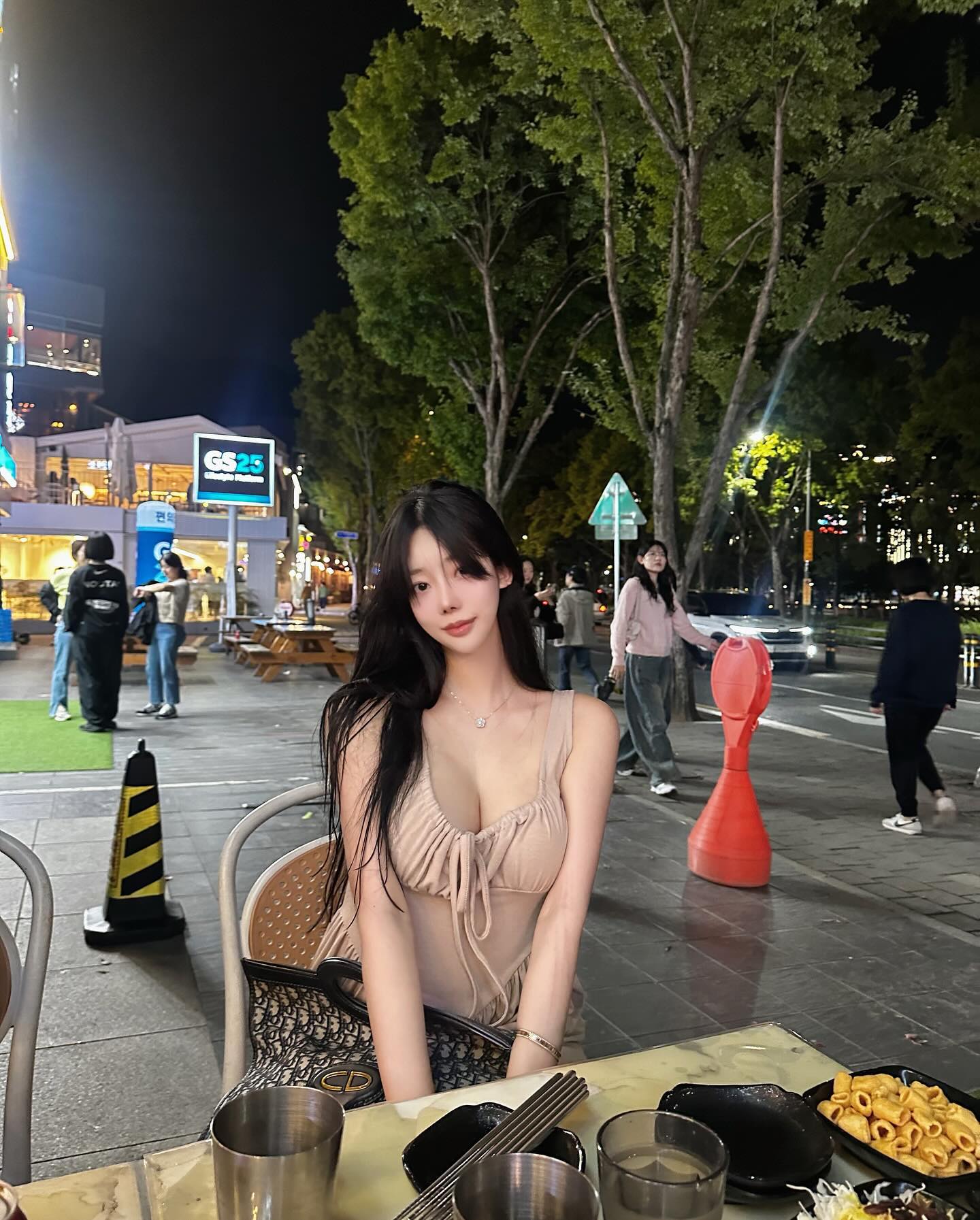 留学生约炮约爱加line:qj98877可上门