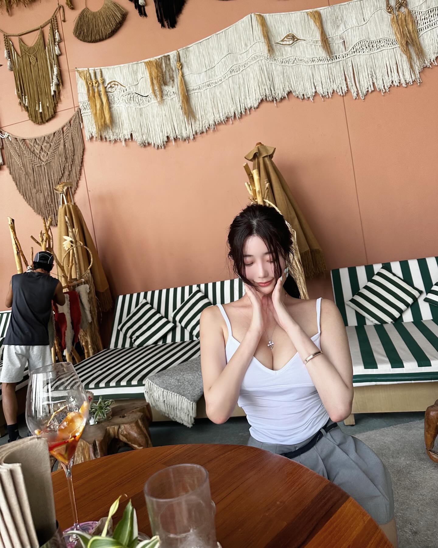 留学生约炮约爱加line:qj98877可上门