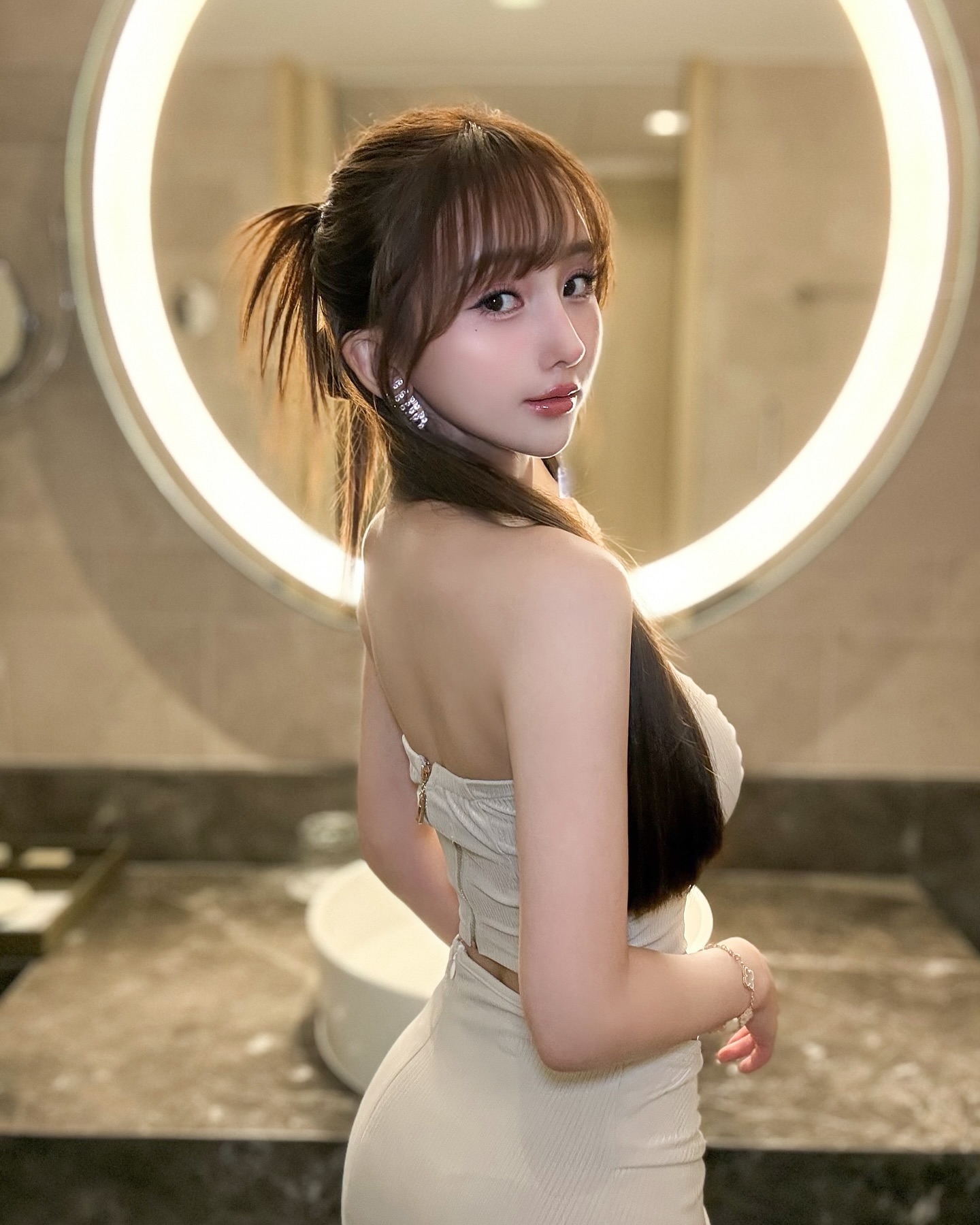 留学生约炮约爱加line：wt8135可上门