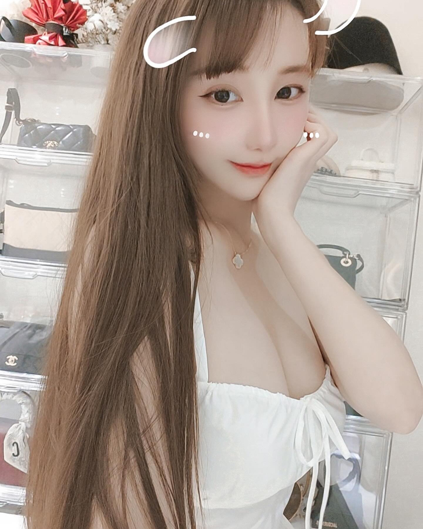 留学生约爱约炮加LINE: wt8135 莞式服务